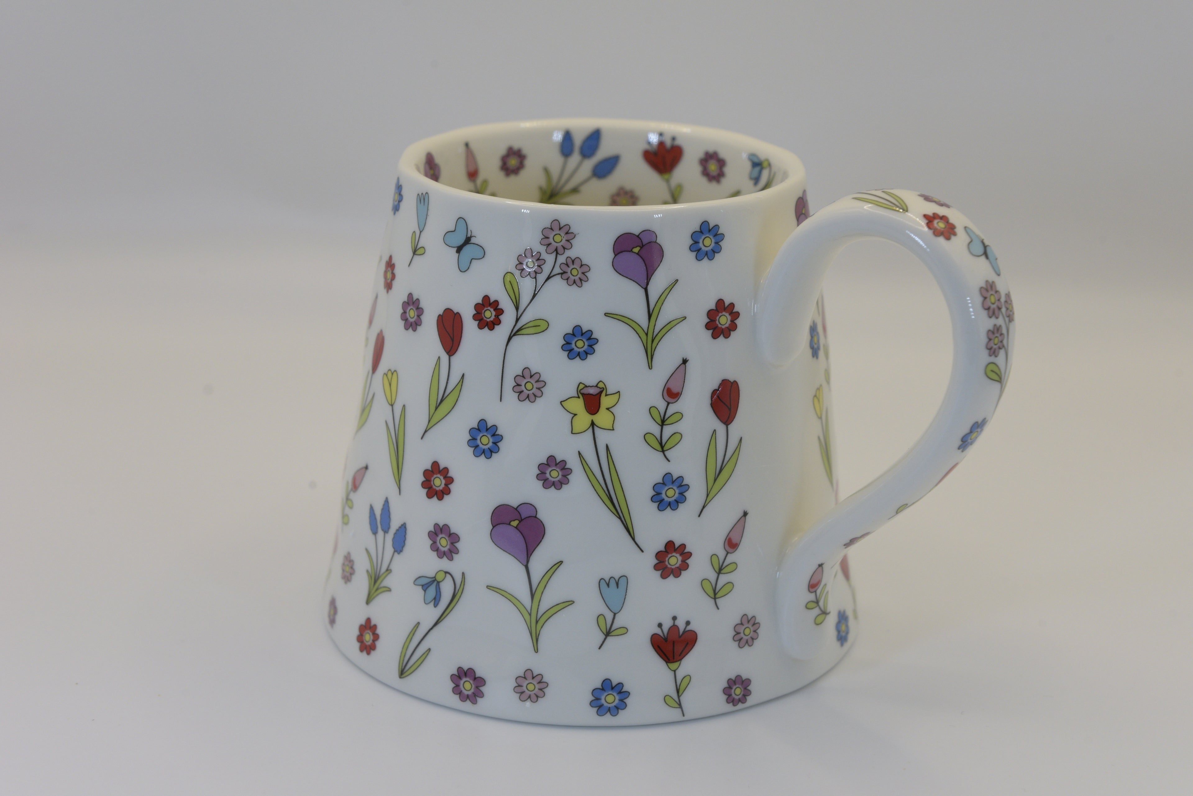 Large 400ml white flower mug with delicate floral botanical design