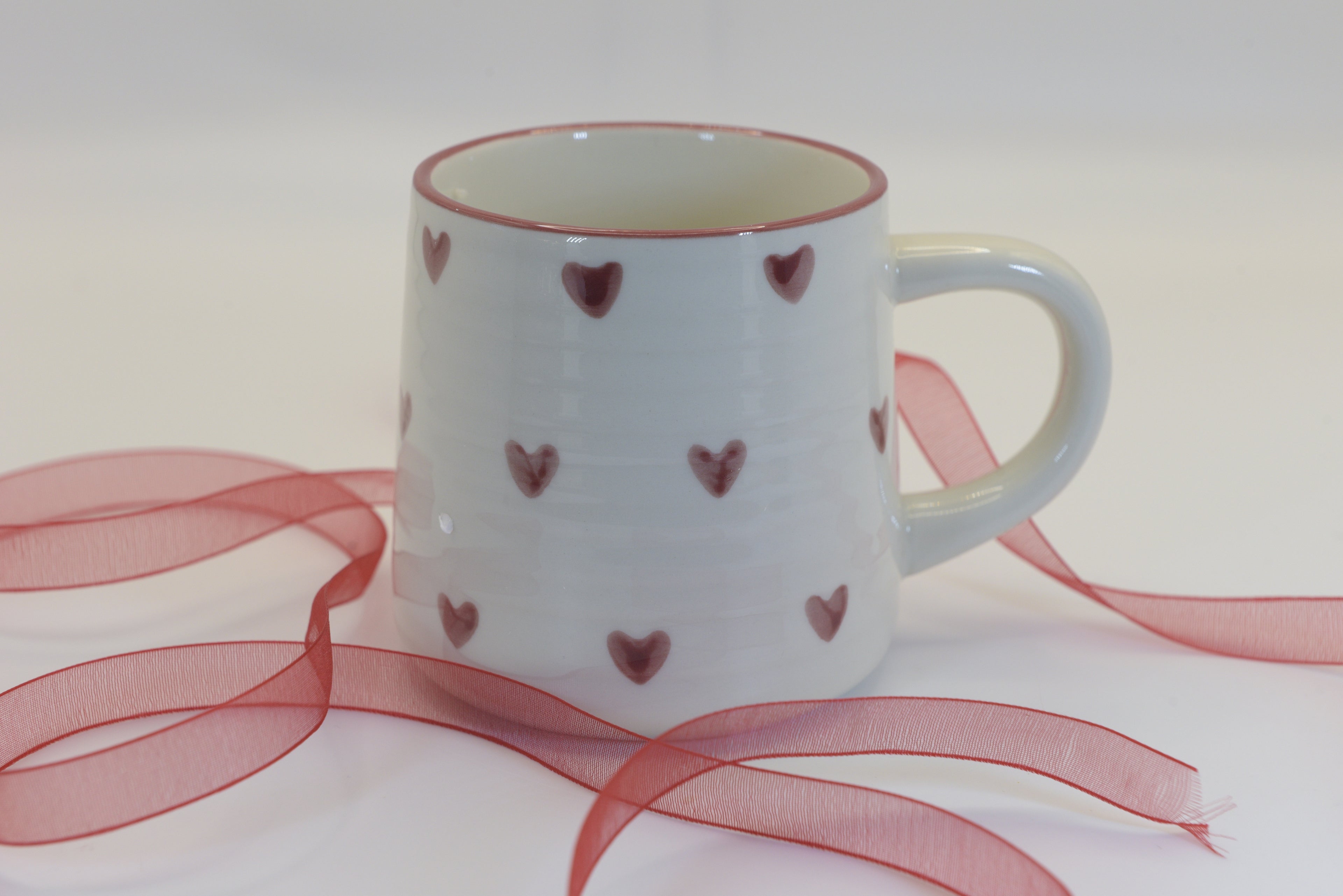 White ceramic mug with all-over red hearts pattern - Valentines gift
