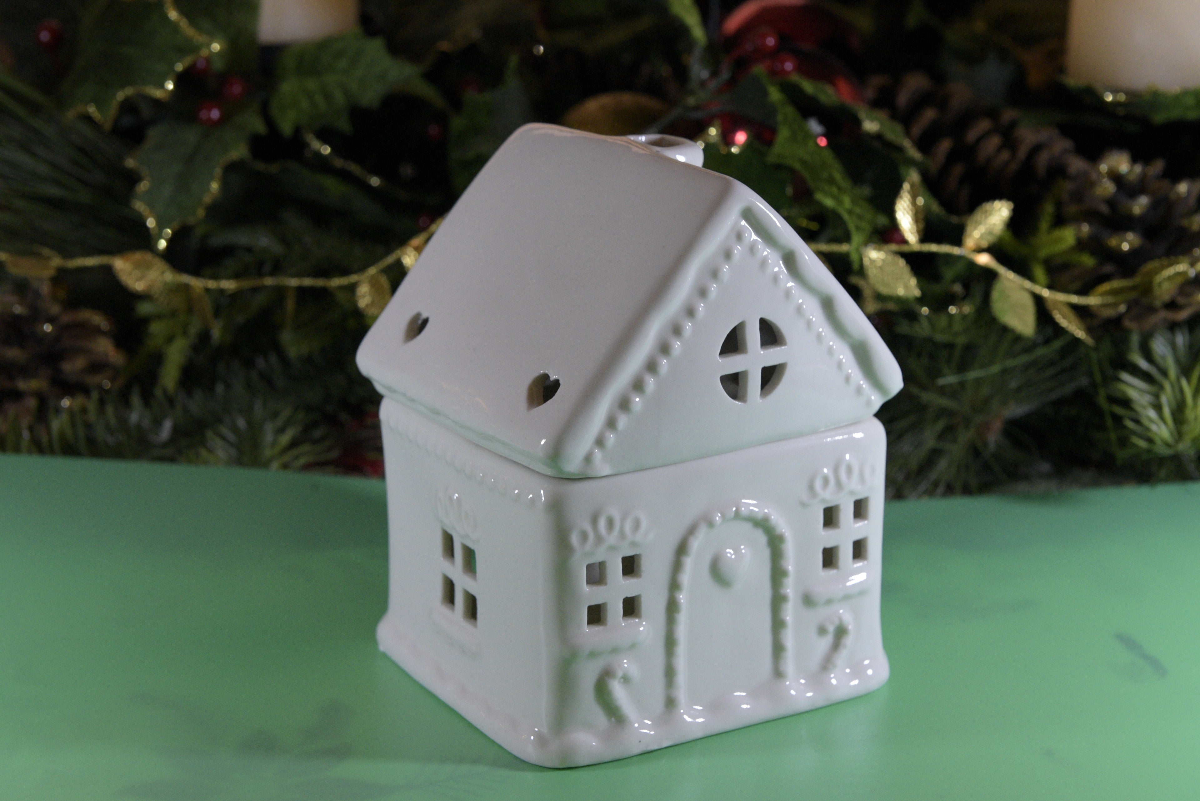 Add a touch of charm to your home with our White Gingerbread House Oil Burner. This beautifully detailed ceramic piece works with both fragrance oils and wax melts, filling your space with delightful scents while adding a whimsical, cottage-inspired accent to your decor.